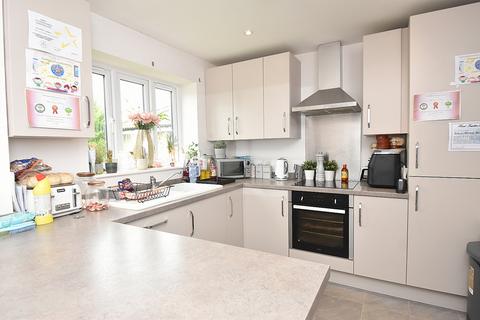 10 Collingham Close, Templecombe, BA8 0LR