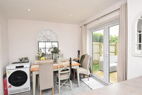 10 Collingham Close, Templecombe, BA8 0LR