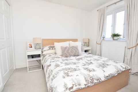 10 Collingham Close, Templecombe, BA8 0LR