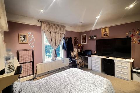 2 bedroom flat for sale, Dog Lane, Neasden, NW10