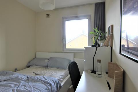 3 bedroom flat to rent, Cecilia Road, London, E8