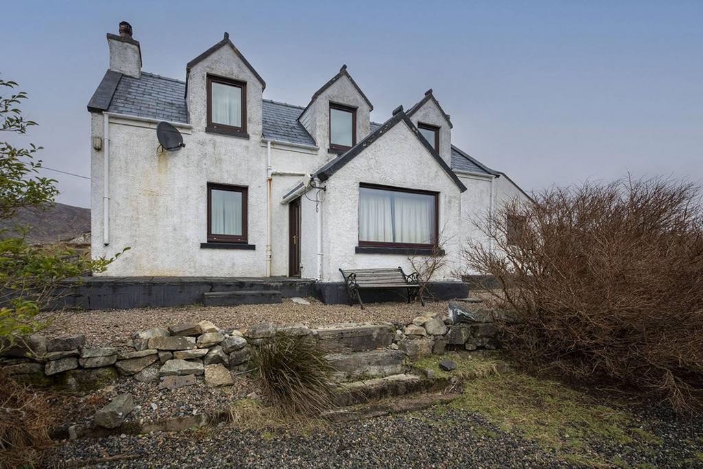 Woodstock Bayhead, Isle Of Scalpay, HS4 3XY 2 bed cottage for sale £