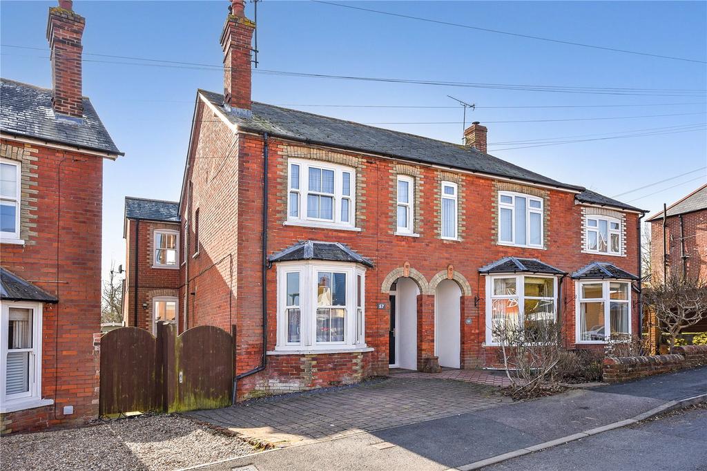 Queens Road, Alton, Hampshire, GU34 4 bed semidetached house £550,000