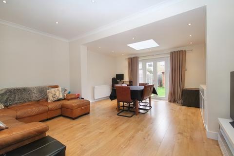84 Park View Road, Uxbridge, UB8 3LL