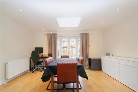 84 Park View Road, Uxbridge, UB8 3LL
