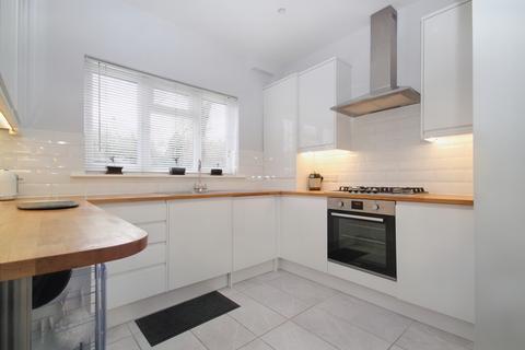 84 Park View Road, Uxbridge, UB8 3LL