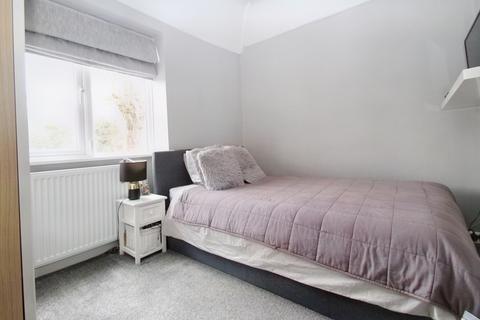 84 Park View Road, Uxbridge, UB8 3LL