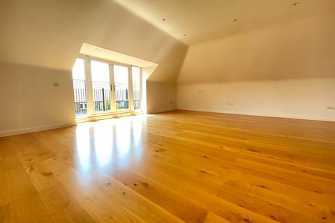 2 bedroom flat for sale - CHOBHAM