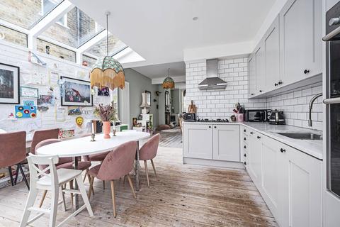 144 Lauriston Road, London, E9 7LH