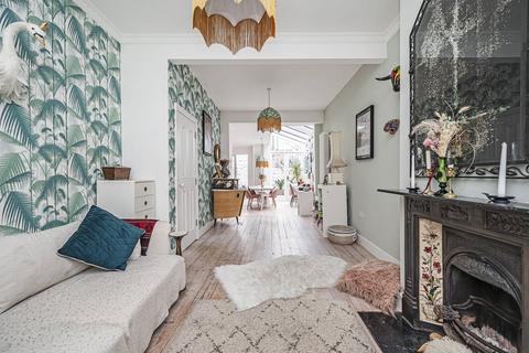 144 Lauriston Road, London, E9 7LH