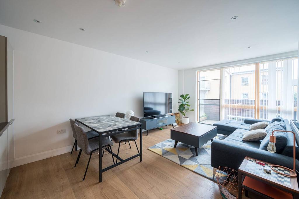 Violet Road, E3, Bow, London, E3 2 bed flat £2,300 pcm (£531 pw)