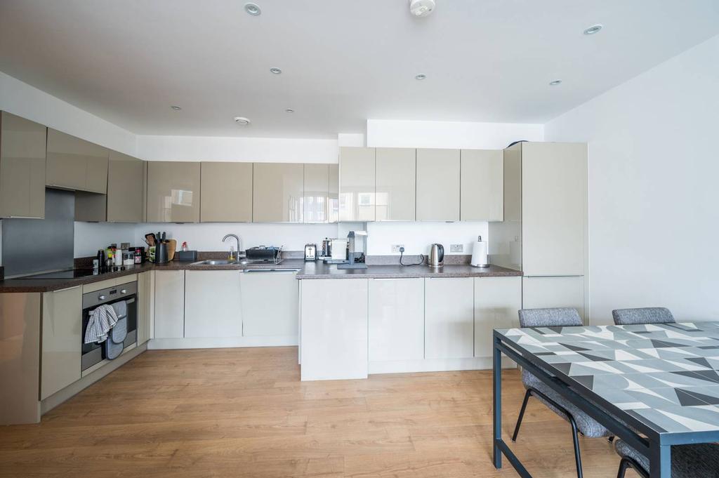 Violet Road, E3, Bow, London, E3 2 bed flat £2,300 pcm (£531 pw)