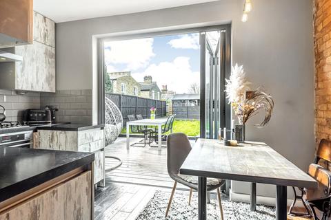 40b Wallbutton Road, London, SE4 2NX