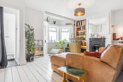 40b Wallbutton Road, London, SE4 2NX