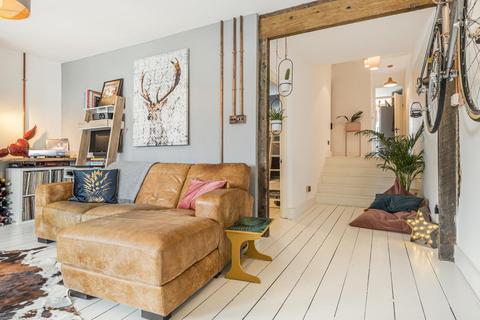 40b Wallbutton Road, London, SE4 2NX