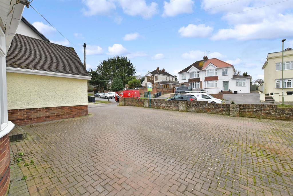 Driveway/Parking