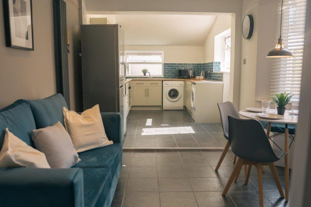 Curtis Street, Swindon, SN1 5JZ 1 bed property £525 pcm (£121 pw)