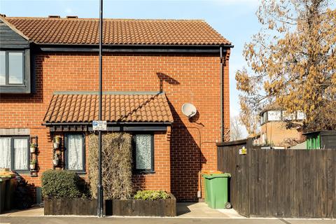 2 bedroom maisonette to rent, Remington Road, Beckton, London, E6