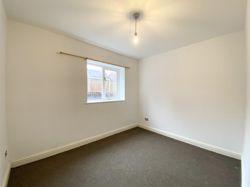 Lea Road, Heaton Moor, Stockport, SK4 2 bed apartment £750 pcm (£173 pw)