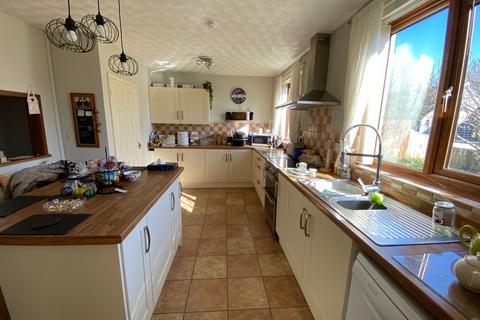4 bedroom detached house for sale, Woodland Crescent, Milford Haven, Pembrokeshire, SA73