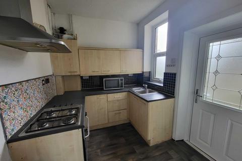 2 bedroom terraced house to rent, Bretton Street, Dewsbury