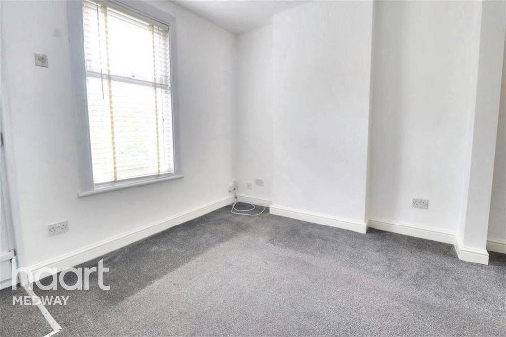 Sidney Road, Rochester, ME1 3 bed terraced house to rent £1,300 pcm