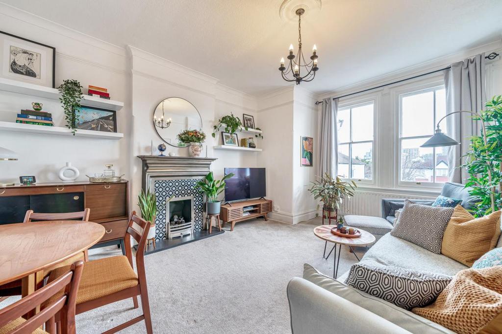 Shell Road, Lewisham 2 bed flat £450,000