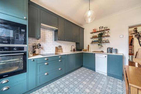 Flat B, 52 Shell Road, London, SE13 7TY