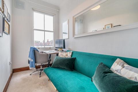 Flat B, 52 Shell Road, London, SE13 7TY