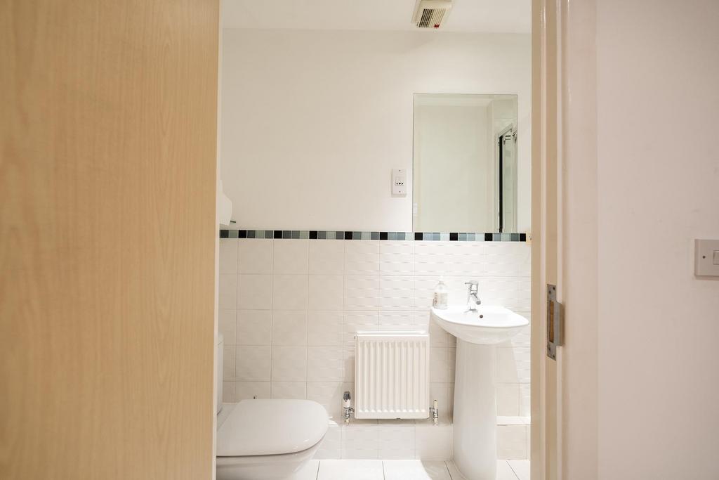 Downstairs ensuite ()