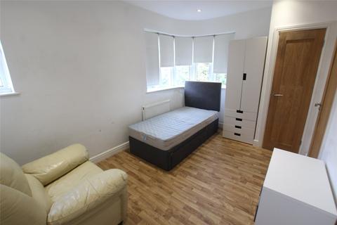 1 bedroom in a house share to rent, Court Road, London, SE9