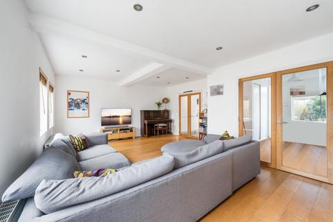 3 bedroom semi-detached house for sale - Durnsford Road, London, Greater London, N11