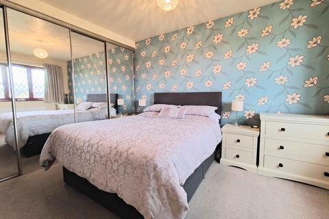 6 Calder View, Rastrick, Brighouse, HD6 3DQ