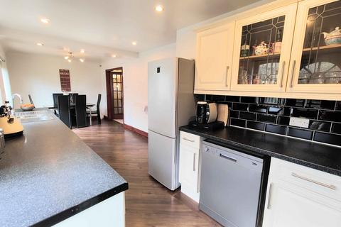 6 Calder View, Rastrick, Brighouse, HD6 3DQ