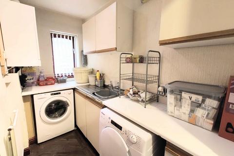 6 Calder View, Rastrick, Brighouse, HD6 3DQ