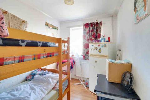 2 bedroom maisonette for sale, Haven Close, UB4