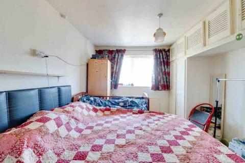 2 bedroom maisonette for sale, Haven Close, UB4