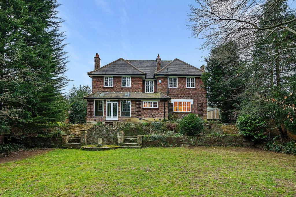 Foxgrove Avenue, Beckenham 5 bed detached house £1,500,000