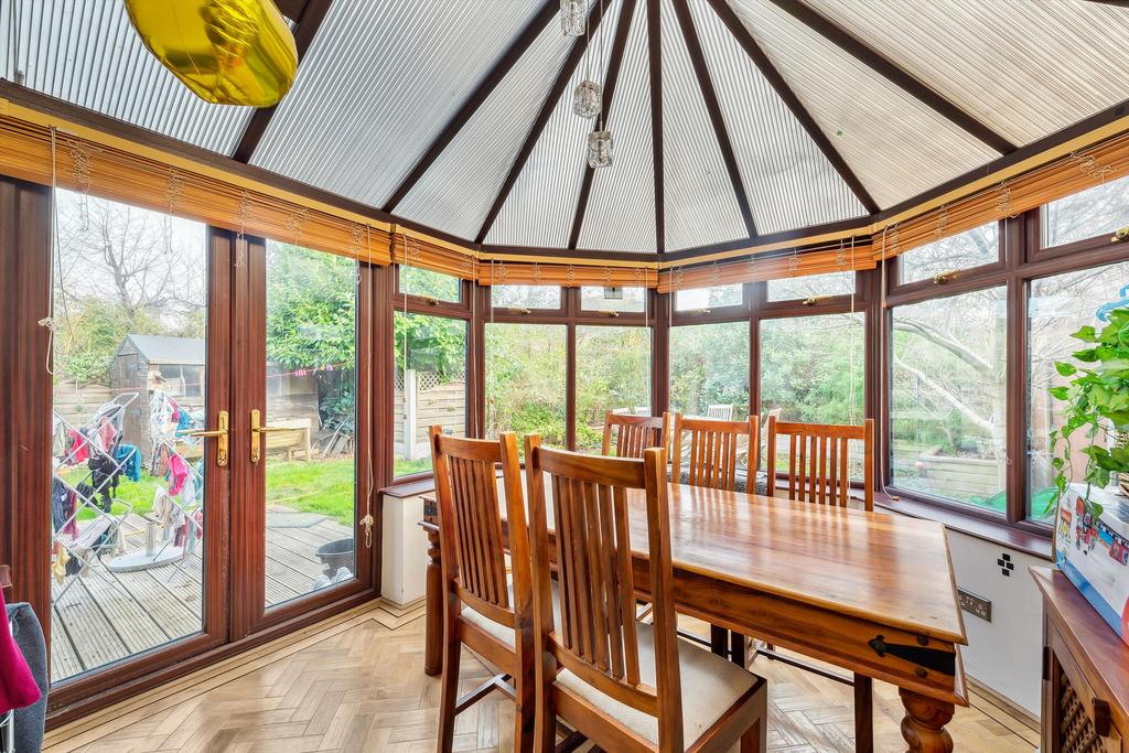 Friars Mead, London, E14 2 bed terraced house for sale £625,000