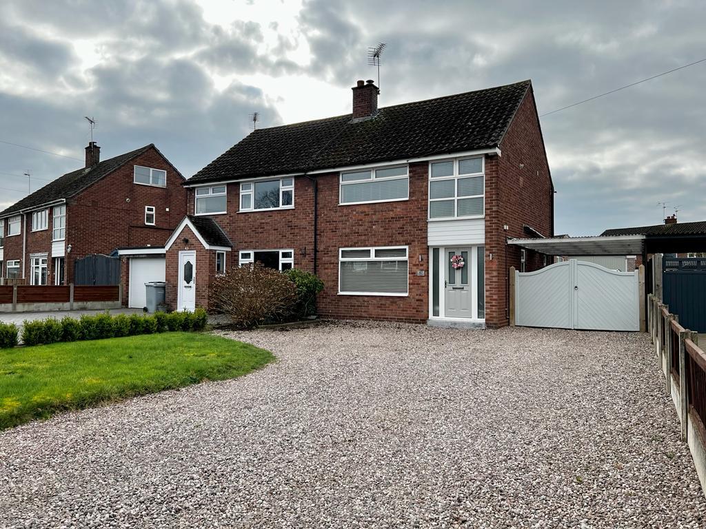 Hind Heath Road, Sandbach, CW11 3 bed semidetached house £280,000