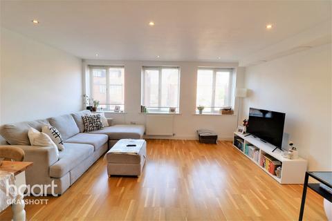 Flat 6, The Grove Headley Road, Grayshott, Hindhead, GU26 6LE