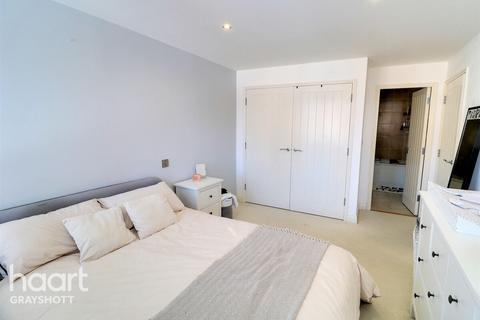 Flat 6, The Grove Headley Road, Grayshott, Hindhead, GU26 6LE
