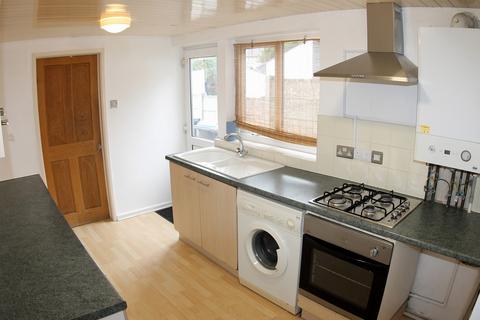3 bedroom terraced house to rent, Oak Street,  Northwich, CW9