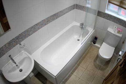 3 bedroom terraced house to rent, Oak Street,  Northwich, CW9