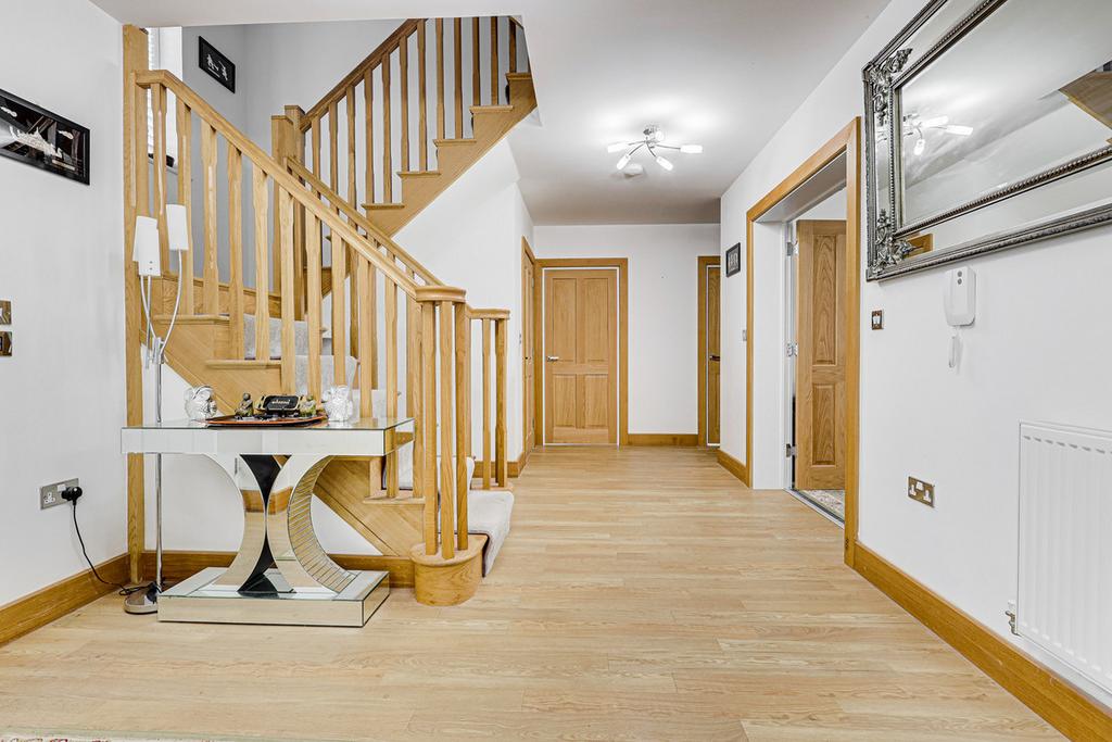 Mildred Place, Rochford, SS4 5 bed detached house for sale £900,000