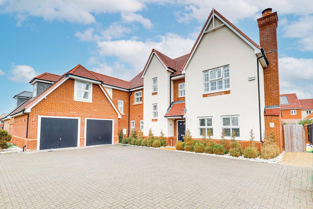 Mildred Place, Rochford, SS4 5 bed detached house for sale £900,000
