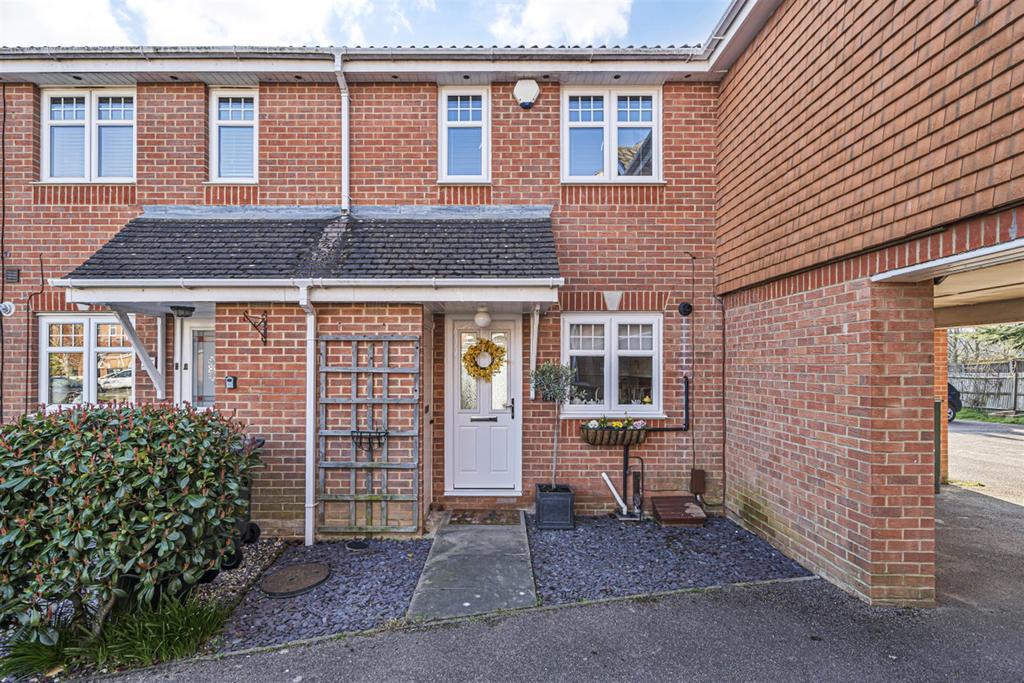 Wisteria Gardens, Havant, PO9 2 bed terraced house for sale £325,000