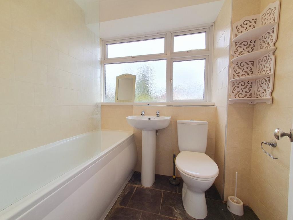 Lavender Hill, Enfield, Enfield 3 bed semidetached house £2,200 pcm
