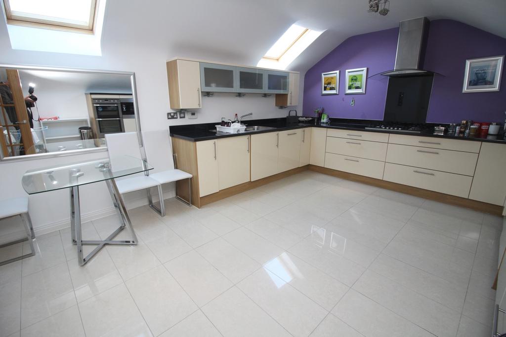 14 Wetton Court Brk Rm