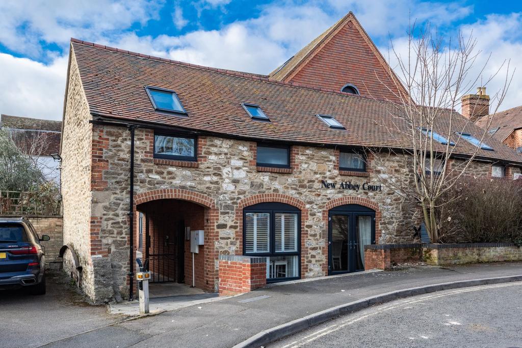 Old Station Yard, Abingdon, OX14 3 bed apartment for sale £299,950